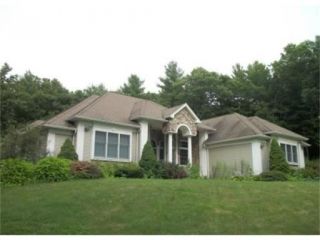 Foreclosed Home - 7 Falcon Hts, 01095