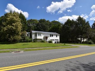 Foreclosed Home - 18 WOODMERE RD, 01701