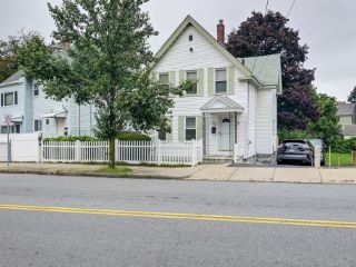 Foreclosed Home - 12 FOREST ST, 02148