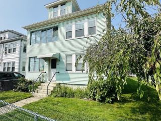 Foreclosed Home - 104 WAVERLEY AVE # 106, 02472