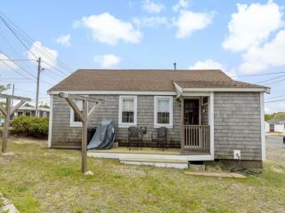 Foreclosed Home - 218 OLD WHARF RD, 02639