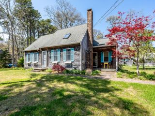 Foreclosed Home - 35 KETTLE HOLE RD, 02642