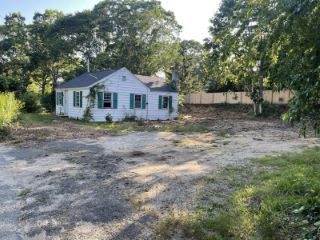 Foreclosed Home - 78 LOVERS LN, 02645