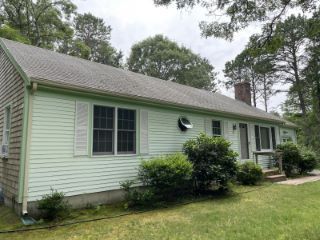 Foreclosed Home - 31 CHERRYWOOD LN, 02648