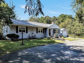 Foreclosed Home - 223 GREAT NECK RD N, 02649
