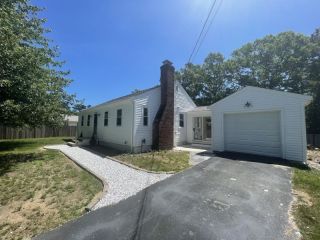 Foreclosed Home - 8 OLIVER ST, 02664