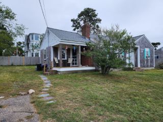 Foreclosed Home - 28 SHORE RD, 02670