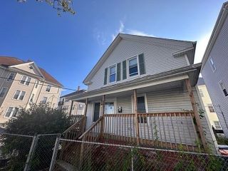 Foreclosed Home - 857 BROCK AVE, 02744