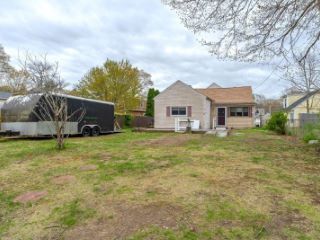 Foreclosed Home - 7 LAUREL RD, 02766