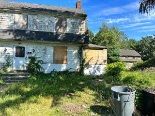 Foreclosed Home - 1436 GARDNERS NECK RD, 02777