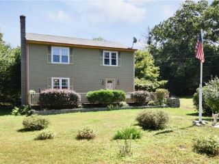 Foreclosed Home - 223 OLD COACH RD, 02813