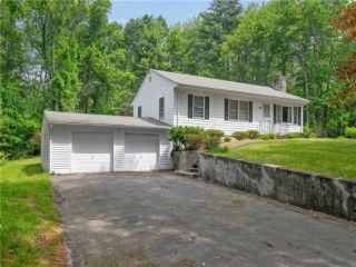 Foreclosed Home - 915 SNAKE HILL RD, 02857