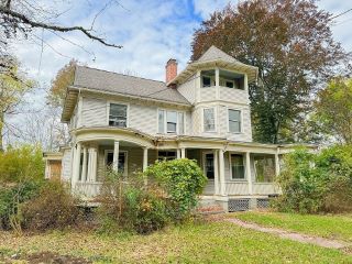 Foreclosed Home - 152 LAUREL HILL AVE, 02859