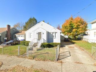 Foreclosed Home - 145 W LAWN AVE, 02860