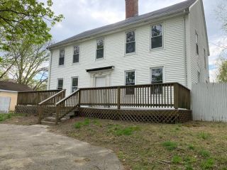 Foreclosed Home - 439 Main Rd, 02878
