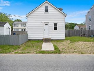Foreclosed Home - 90 PINEGROVE AVE, 02889