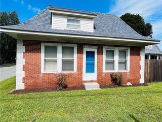 Foreclosed Home - 2197 W SHORE RD, 02889