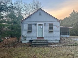 Foreclosed Home - 42 WHIPPLE RD, 02917