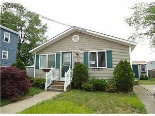 Foreclosed Home - 144 CHESTNUT HILL AVE, 02920