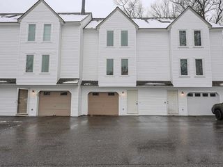 Foreclosed Home - 5 WINDEMERE WAY, 03063