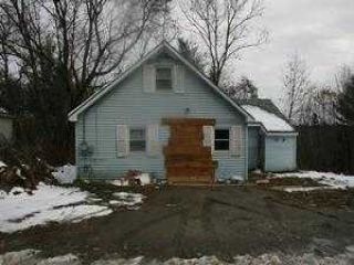 Foreclosed Home - 168 Pittsfield Ave, 04965