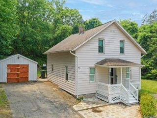 Foreclosed Home - 28 GREYSTONE ST, 06226