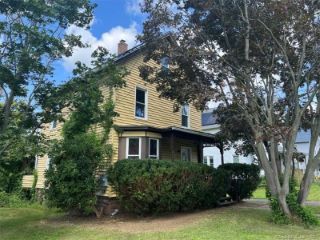 Foreclosed Home - 35 WALL ST, 06457