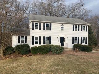 Foreclosed Home - 69 Settlers Farm Rd, 06468