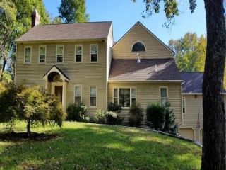 Foreclosed Home - 32 Echo Valley Rd, 06470