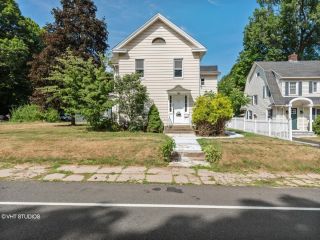 Foreclosed Home - 136 Meriden Ave, 06489