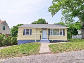 Foreclosed Home - 33 N BEACON ST, 06704