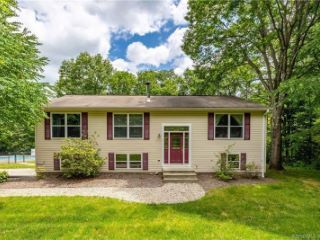 Foreclosed Home - 82 LAKE HARWINTON RD, 06791