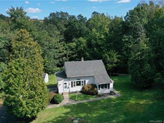Foreclosed Home - 10 SPRUCE HILL RD, 06883