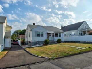 Foreclosed Home - 52 CONGRESS ST, 06902