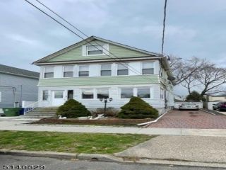 Foreclosed Home - 209 W 15TH ST, 07036