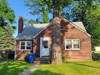 Foreclosed Home - 17 EDGEWOOD RD, 07036