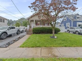 Foreclosed Home - 18 CHATHAM PL, 07036