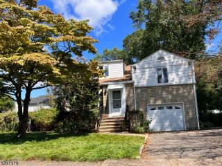 Foreclosed Home - 78 SHERWOOD RD, 07081