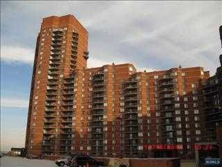 Foreclosed Home - 1640 HARMON COVE TOWER # 16450, 07094
