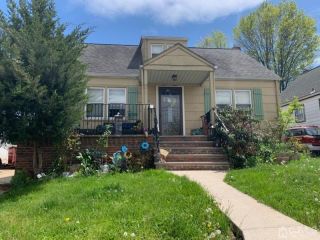Foreclosed Home - 211 CLINTON ST, 07095