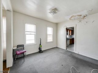 Foreclosed Home - 180 LINCOLN PL, 07111