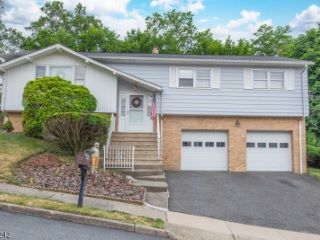 Foreclosed Home - List 100707320