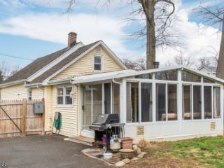 Foreclosed Home - 14 PEQUANNOCK AVE, 07440