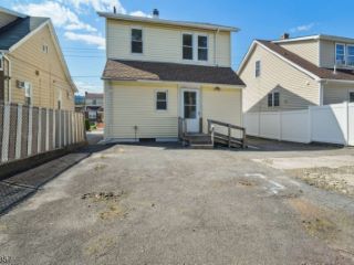 Foreclosed Home - 699 E 31ST ST, 07513