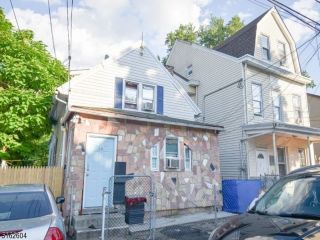 Foreclosed Home - 20 N 4TH ST, 07522