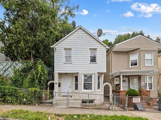Foreclosed Home - 72 N 8TH ST, 07522