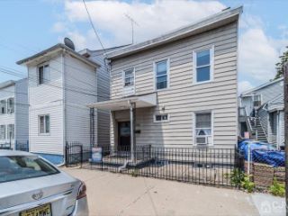 Foreclosed Home - 163 LIBERTY ST, 07522