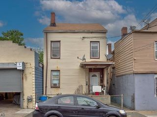 Foreclosed Home - 32 BUTLER ST, 07524