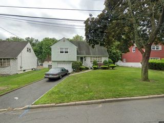 Foreclosed Home - 208 VOORHEES ST, 07666