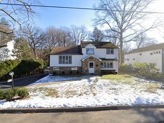 Foreclosed Home - 8 MAPLE ST, 07670